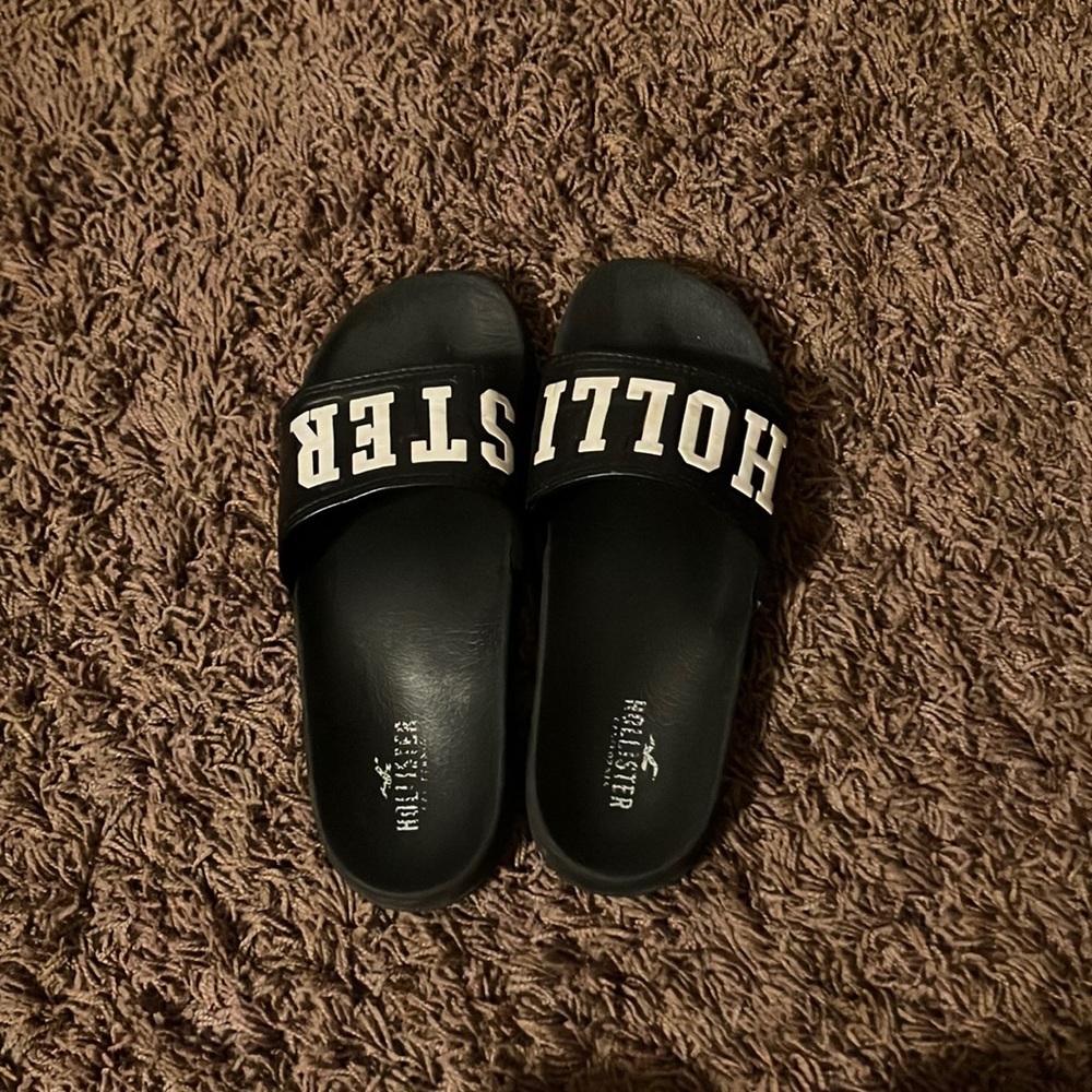 Hollister slides, size 5.5